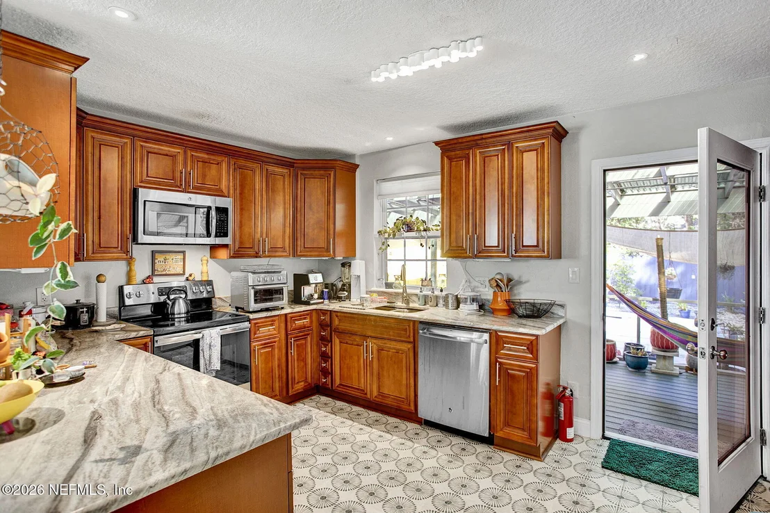 Photo of 1327 MACARTHUR Street