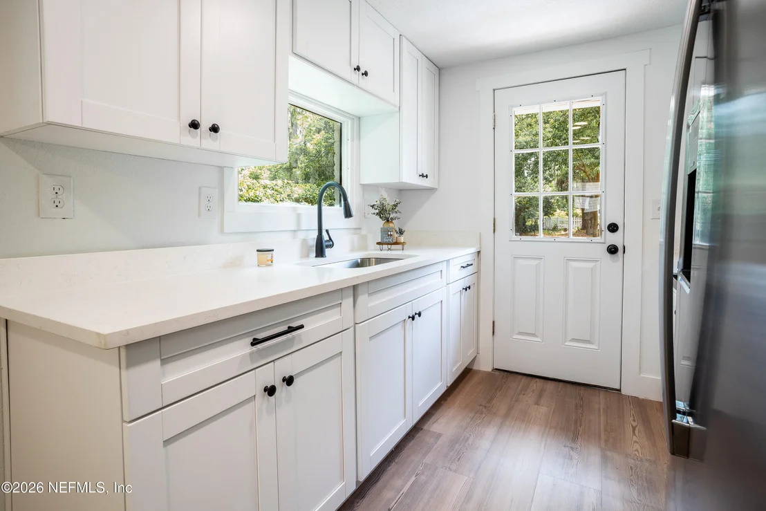 Photo of 1024 RIVER Road