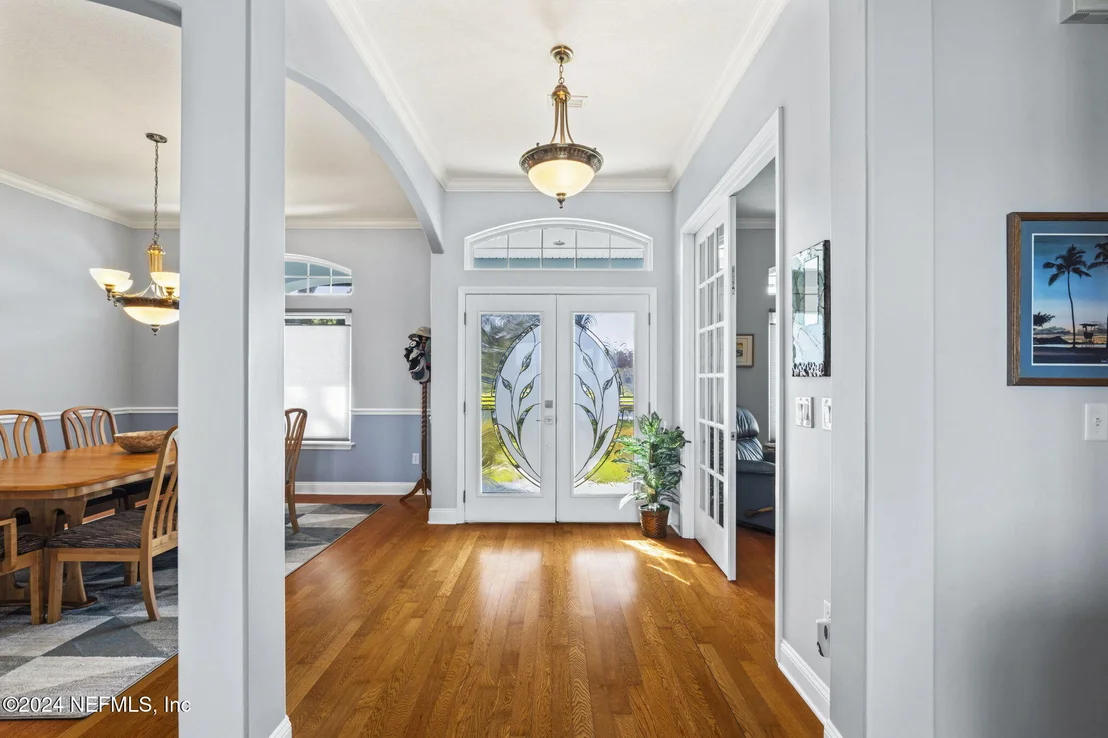 Photo of 487 CREIGHTON Road