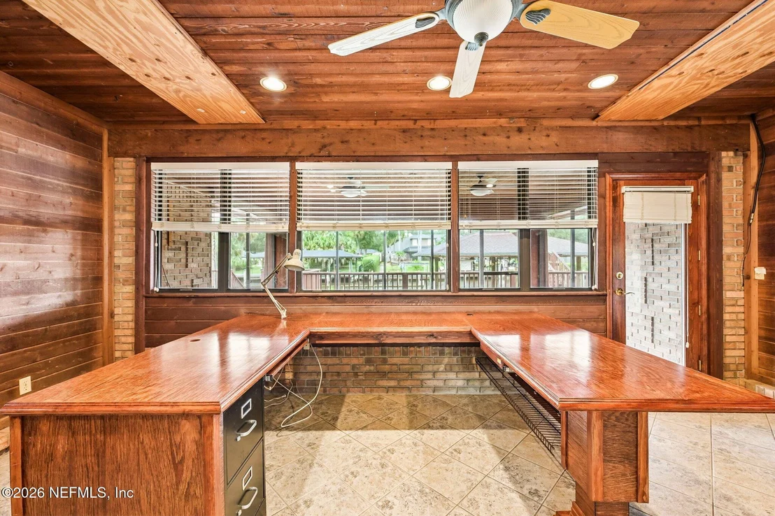 Photo of 331 OAK Drive S
