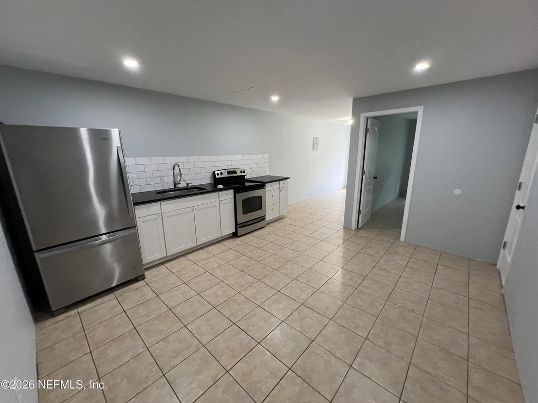 Photo of 468 TAYLOR Avenue