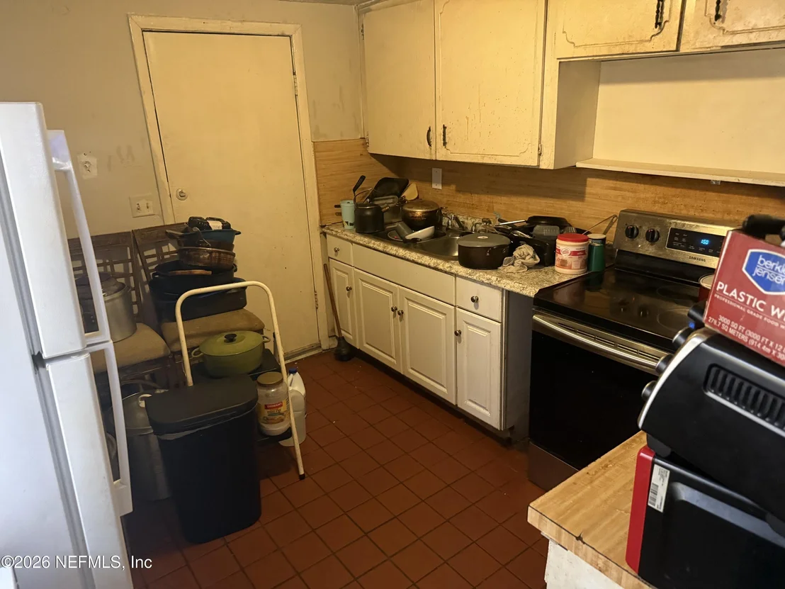 Photo of 4975 PARIS Avenue