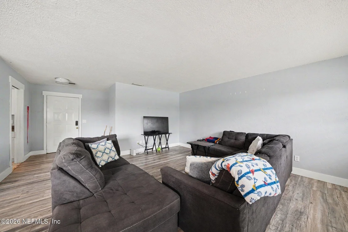 Photo of 1180 BALFOUR Drive