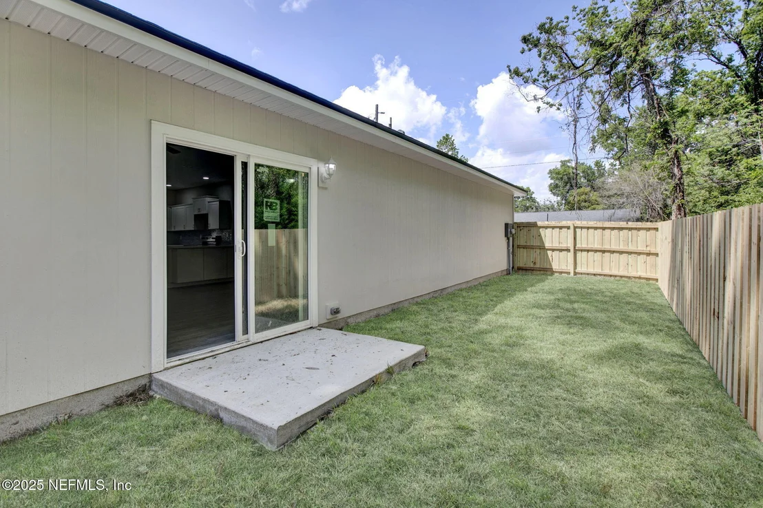 Photo of 6868 CRANE Avenue