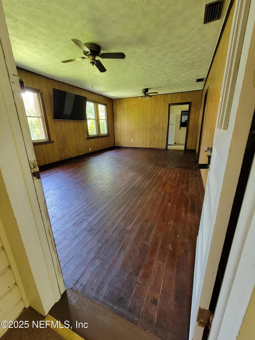 Photo of 762 N WALNUT Street