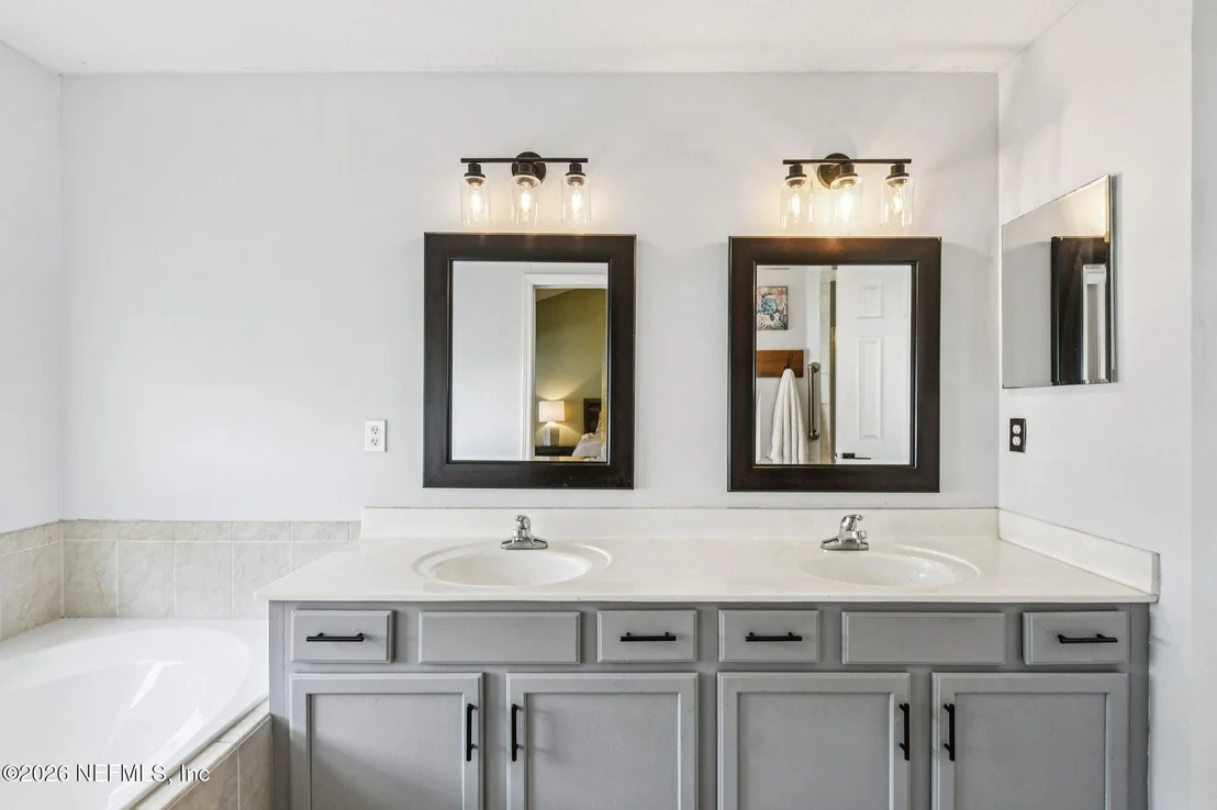 Photo of 1008 OAK ARBOR Circle