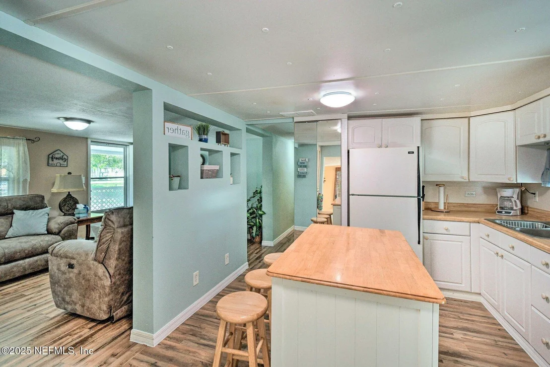 Photo of 118 RIVERSIDE Avenue