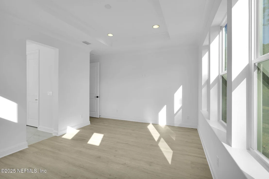 Photo of 299 REFLECTIONS Avenue