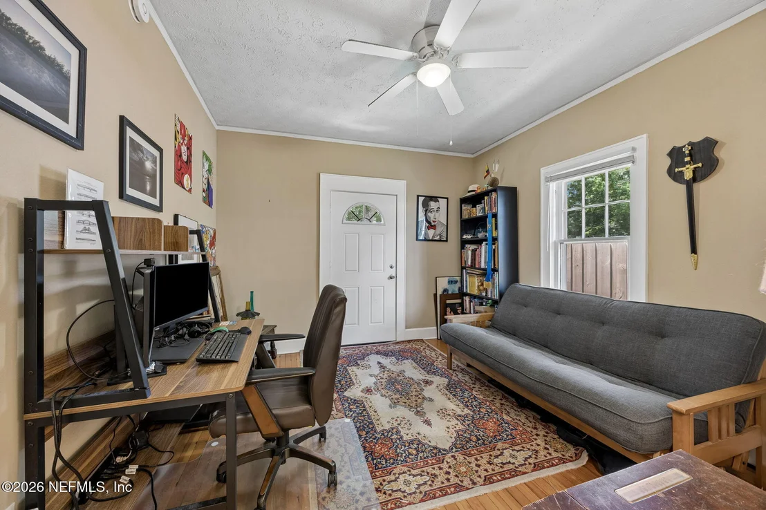 Photo of 4642 CRESCENT Street
