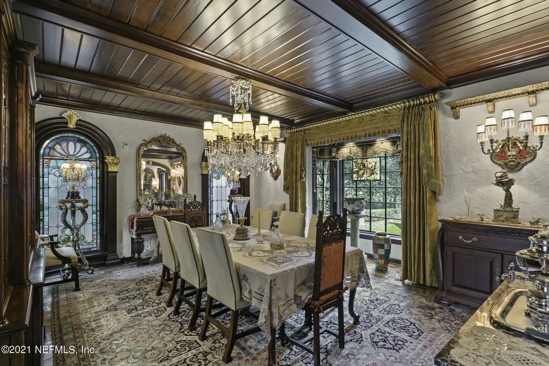 Photo of 927 ARBOR Lane