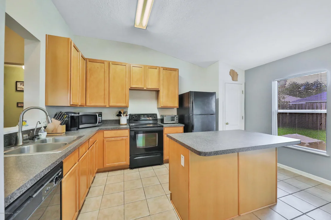 Photo of 1452 HEATHER Court
