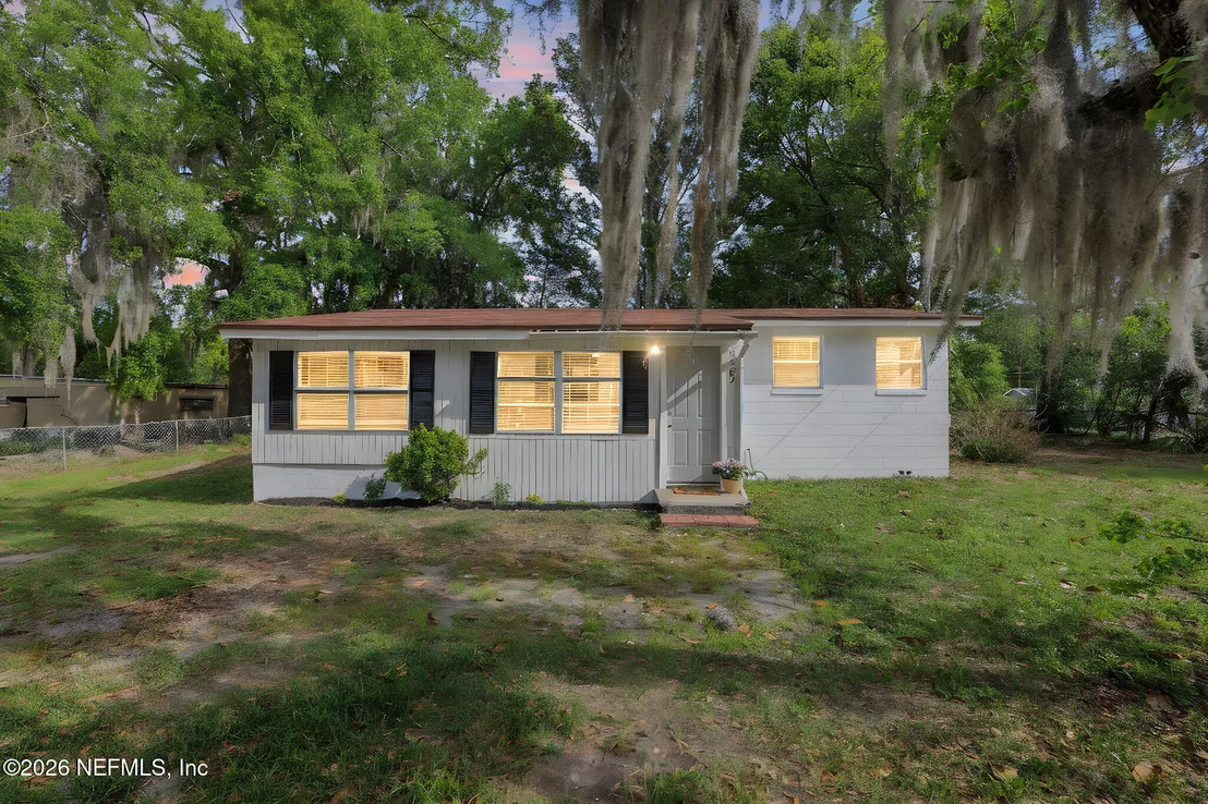 Photo of 2305 JAYSON Avenue