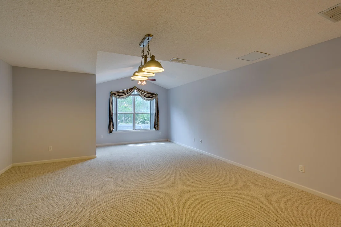 Photo of 1925 LYNDHURST Drive
