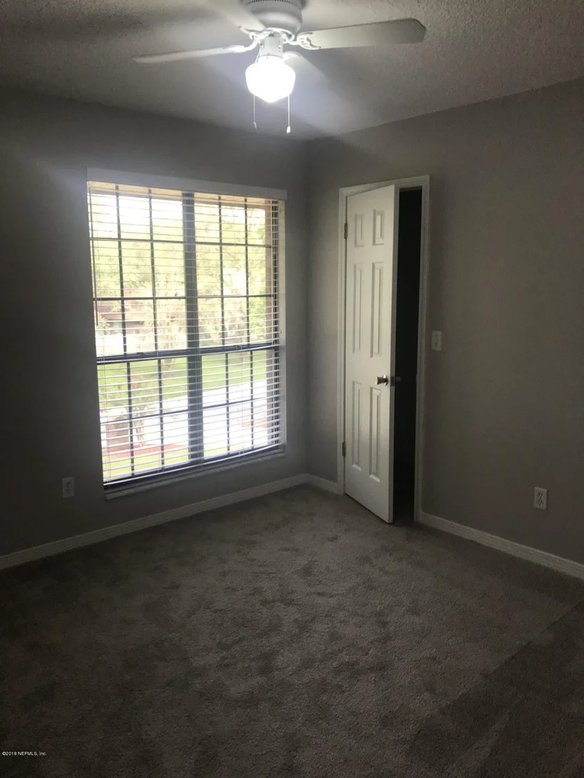 Photo of 901 MIDDLERIDGE Court