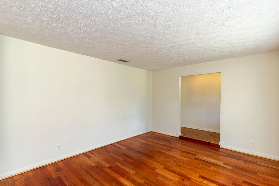 Photo of 184 DEBARRY Avenue
