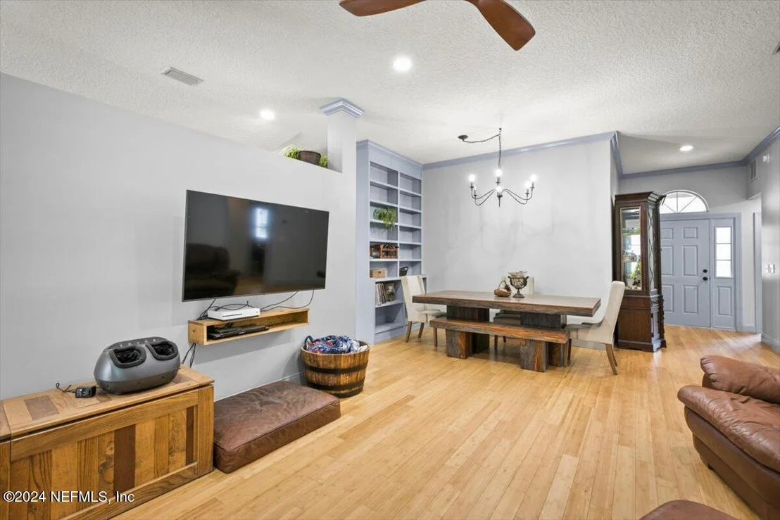 Photo of 389 W TROPICAL Trace