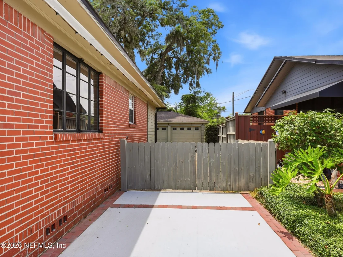 Photo of 1630 MAYVIEW Road
