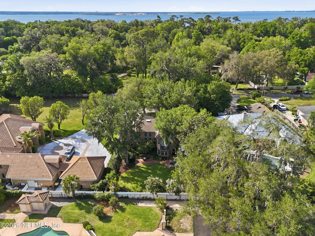 Photo of 2656 BEAUCLERC Road