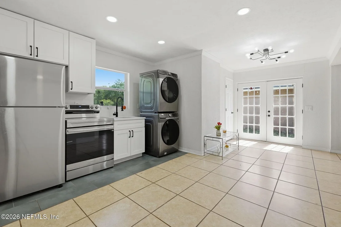 Photo of 5684 MAVERICK Road
