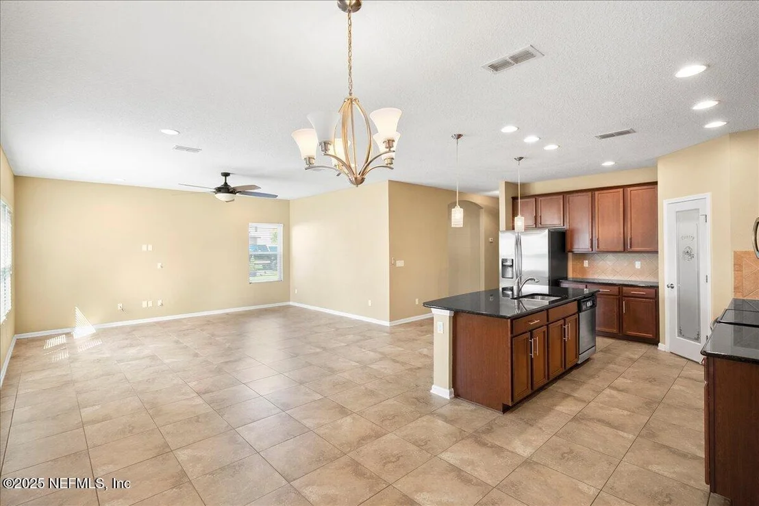 Photo of 529 DEERCROFT Lane