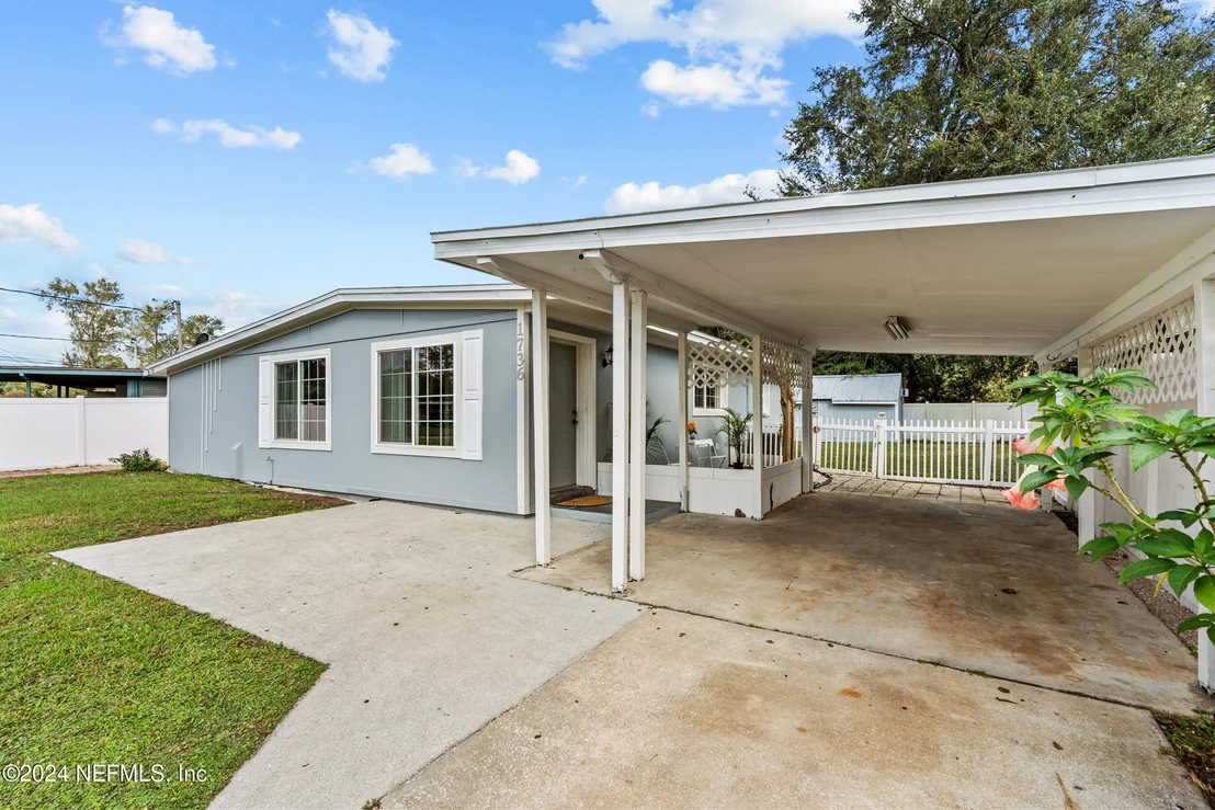 Photo of 1736 LOUVRE Drive