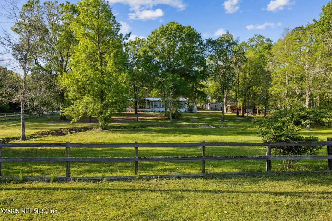 Photo of 812 JONATHAN Road