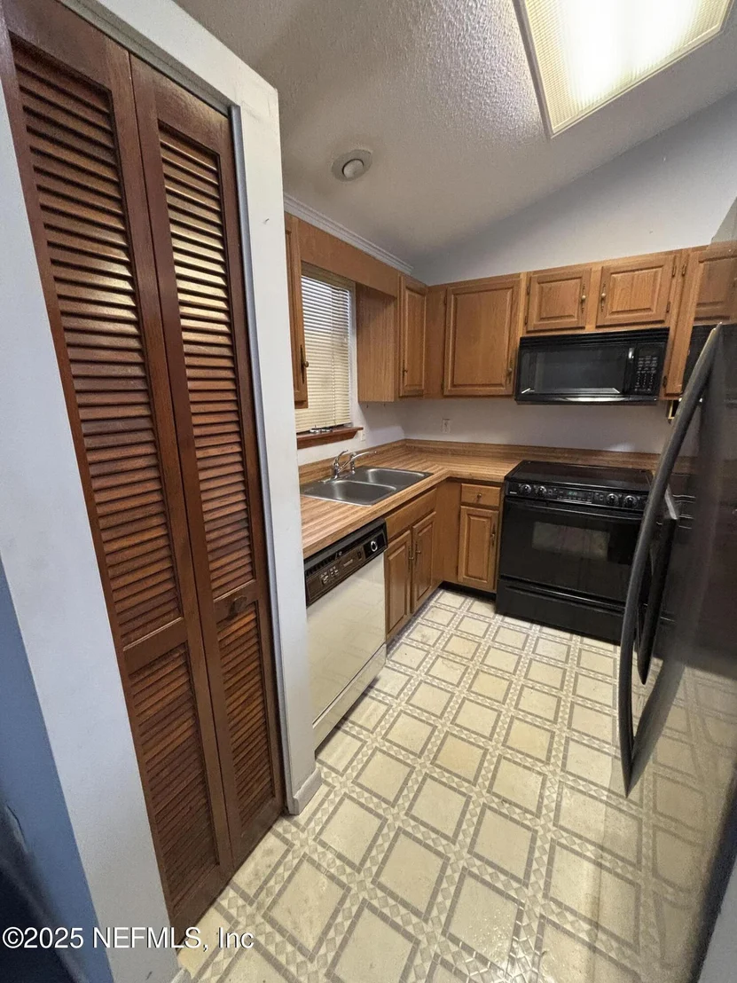 Photo of 8317 MEADOW BEND Court