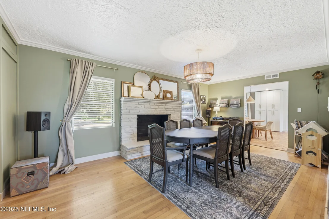 Photo of 1315 MAYFAIR Road