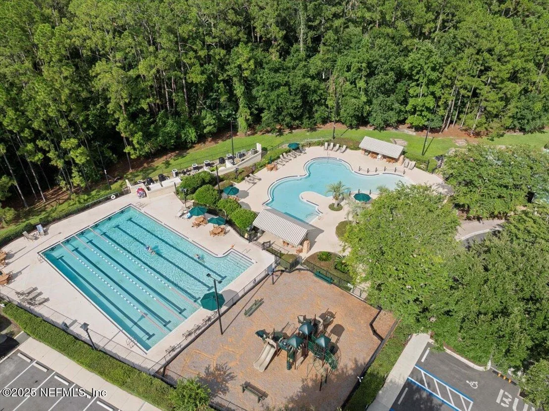 Photo of Unit 302 at 955 REGISTRY Boulevard
