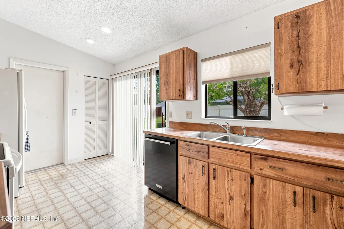 Photo of 5 WHITE HALL Drive