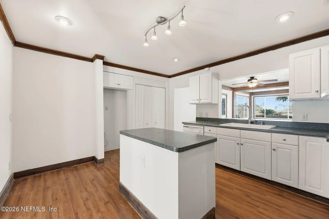 Photo of 1863 LIVE OAK Drive