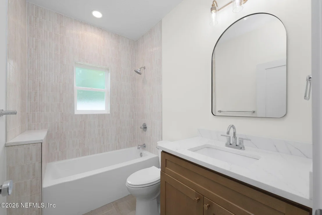 Photo of 882 W 4TH Street