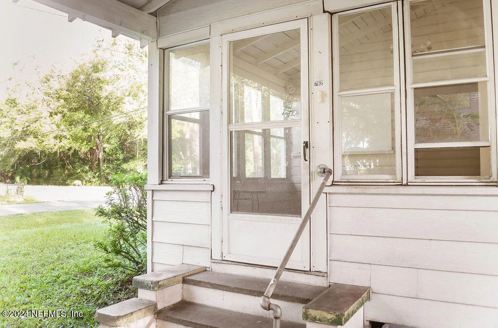 Photo of 762 N WALNUT Street