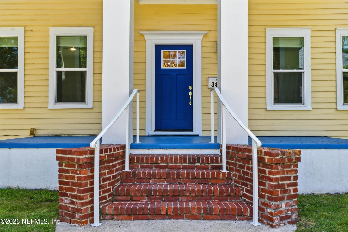 Photo of 348 CHARLOTTE Street