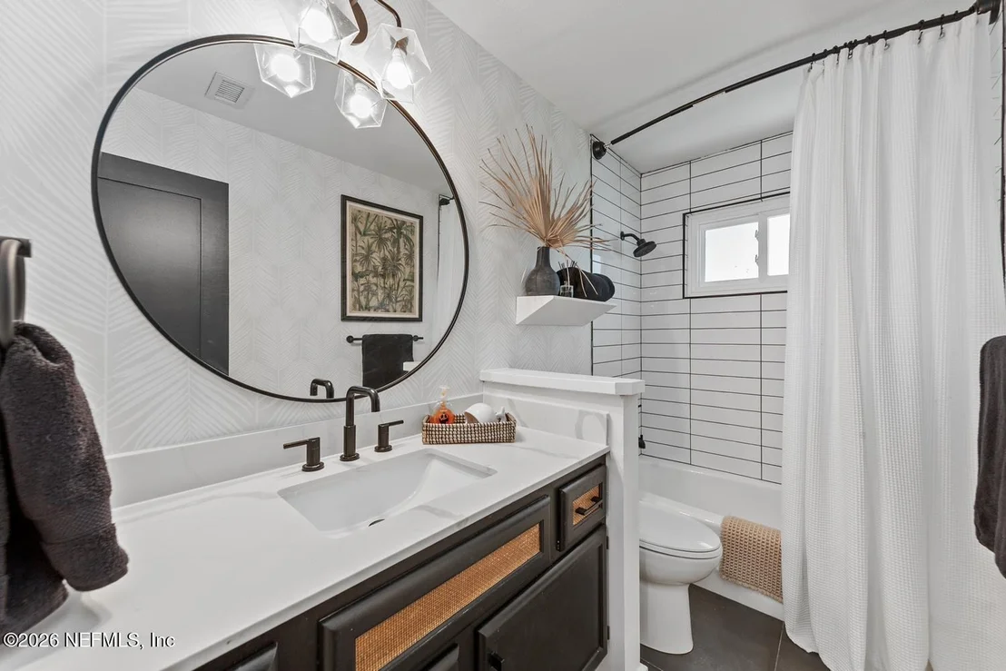 Photo of 1105 KINGS Road
