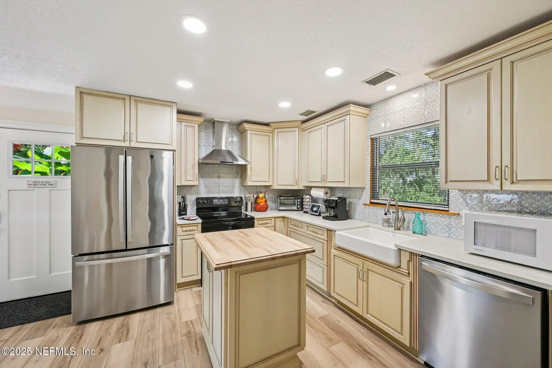 Photo of 1265 WHISPERING PINES Road