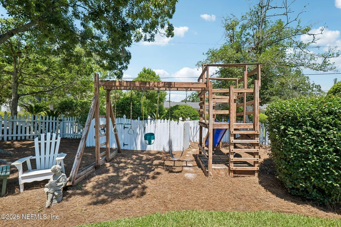 Photo of 4704 ALGONQUIN Avenue