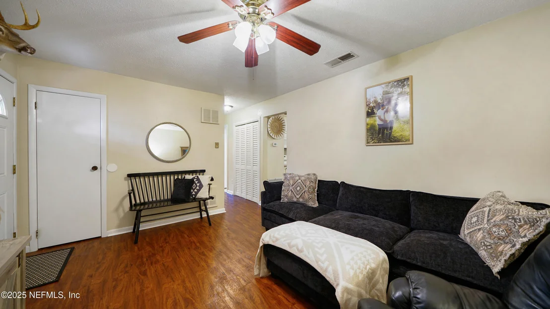 Photo of 112 RIVER RD Drive