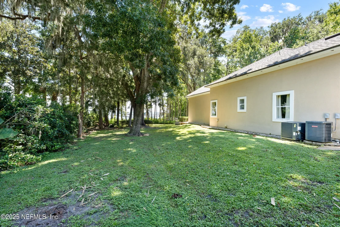 Photo of 686 FREDERIC Drive