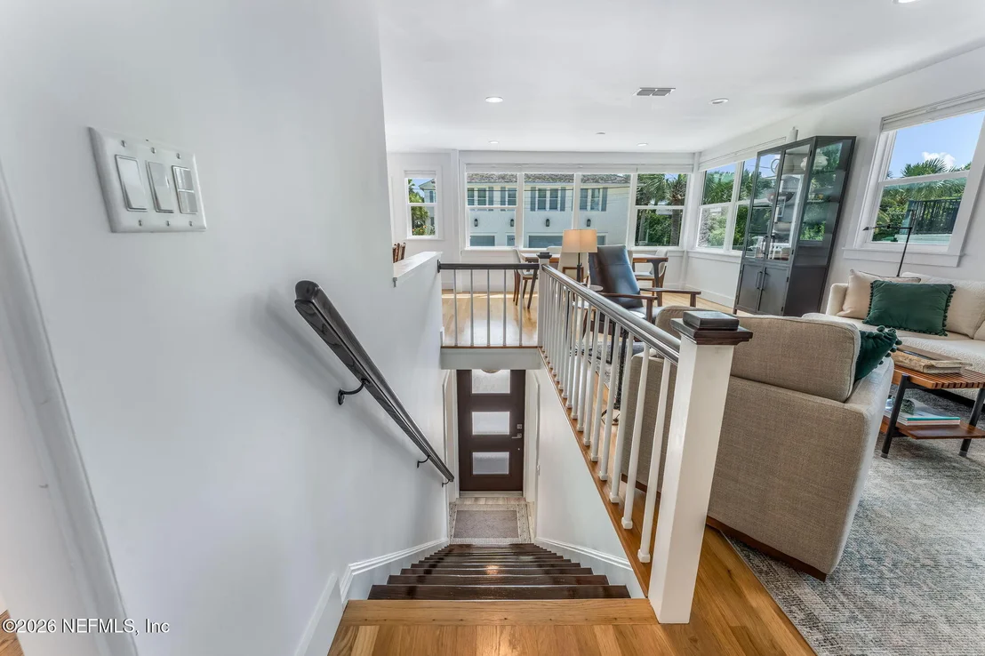 Photo of 1242 BEACH Avenue