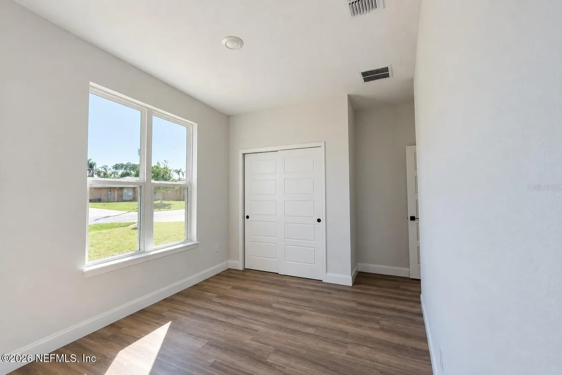 Photo of 6 BRONSON Lane