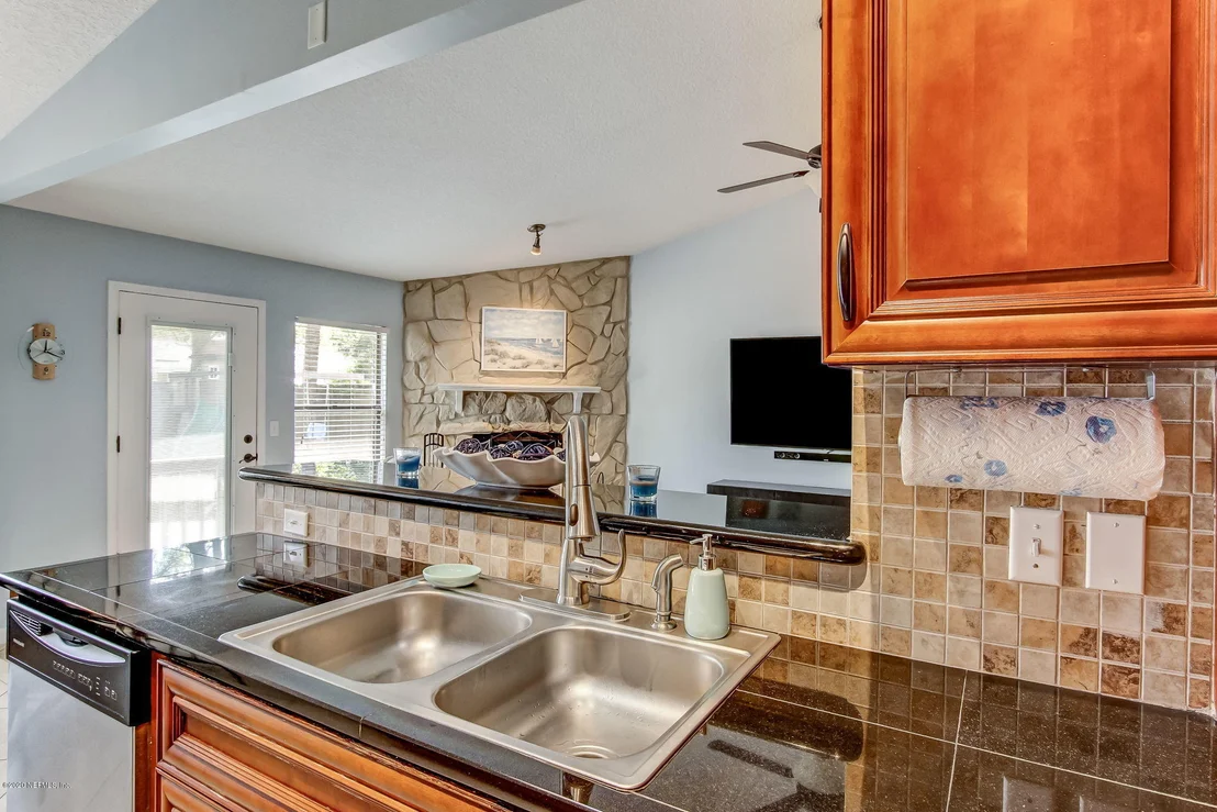 Photo of 3143 ROUNDHAM Lane
