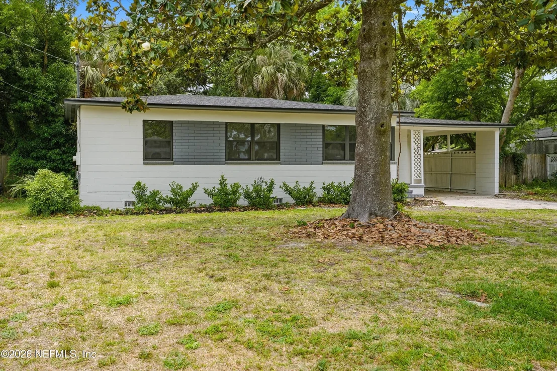 Photo of 1138 HALIFAX Road