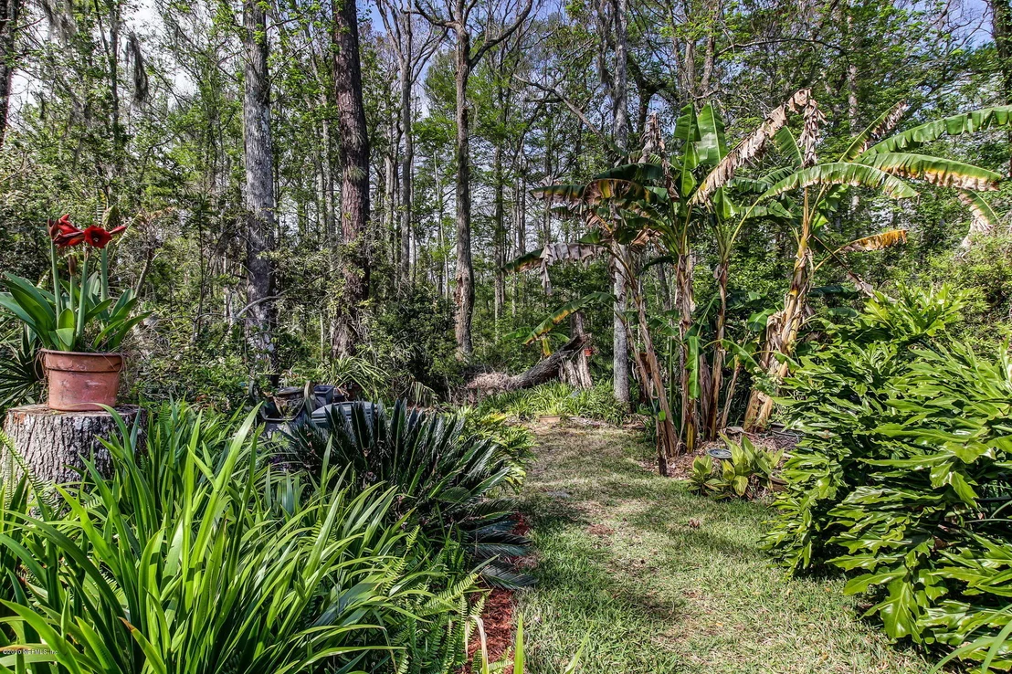 Photo of 8128 SUFFIELD Court
