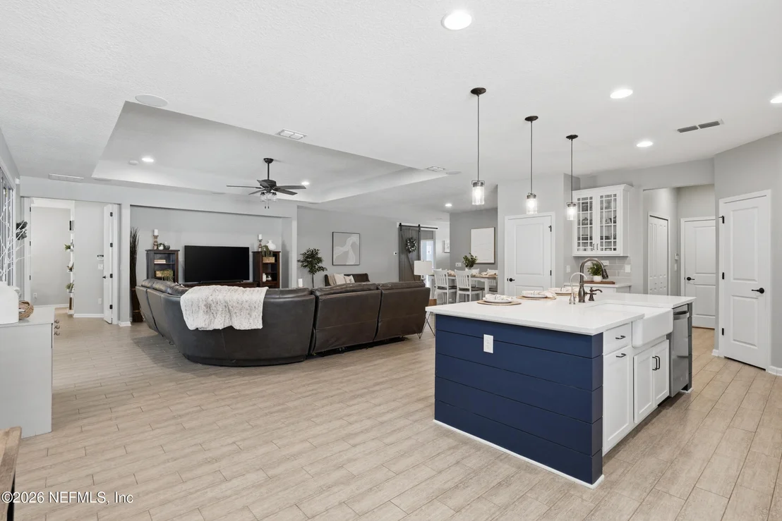 Photo of 933 BENT CREEK Drive