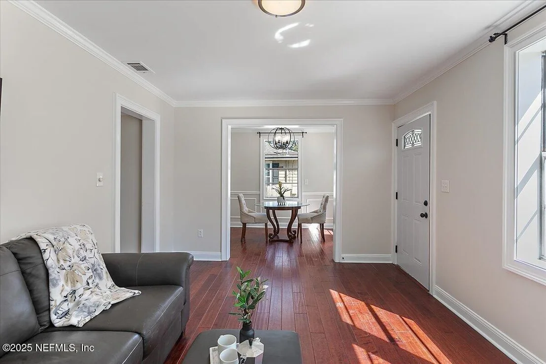 Photo of 1282 MACARTHUR Street