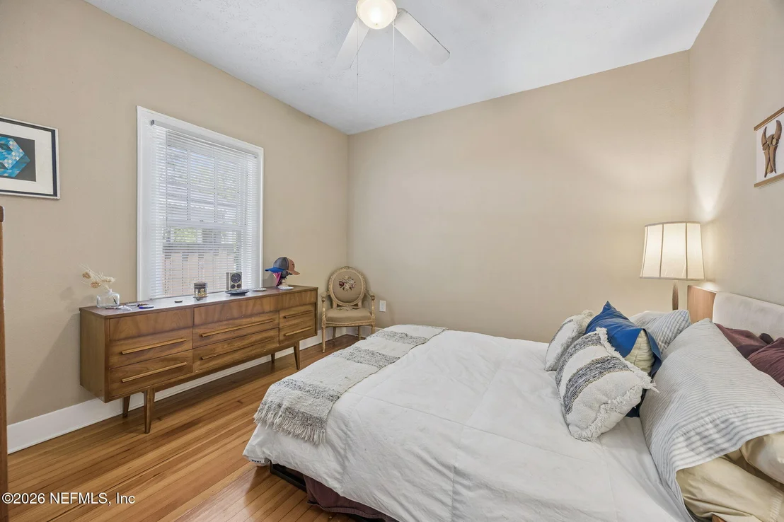 Photo of 4642 CRESCENT Street