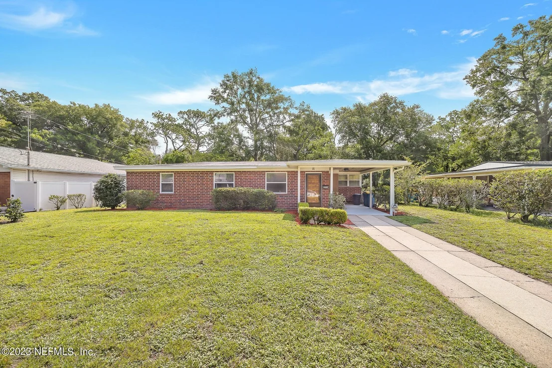 Photo of 2233 MAPLE LEAF Drive E