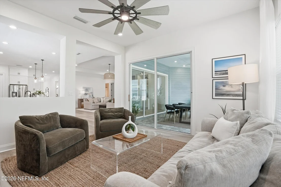 Photo of 658 PALM CREST Drive