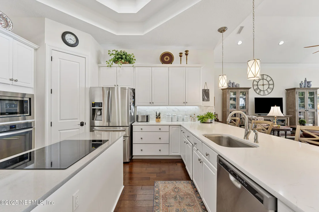 Photo of 686 FREDERIC Drive